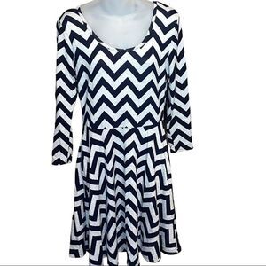 ‎I’m in Love with… Derek Chevron Dress